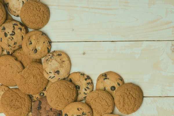 Chocolate chip cookies with oatmeal cookies