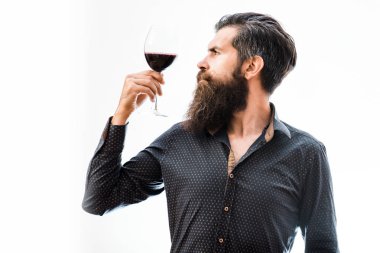 sakallı adam şarapla