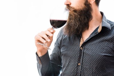 sakallı adam şarapla