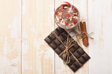 Tarçın ile çikolata mousse