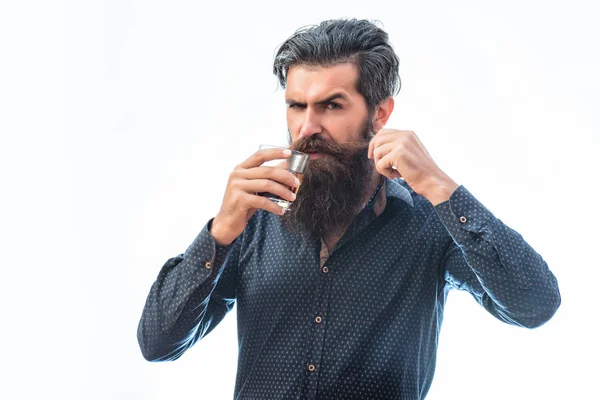 Homme barbu avec whisky — Photo