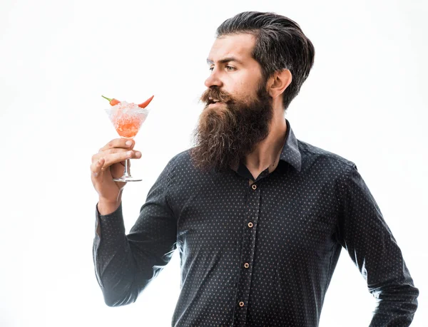 Bearded man with alcoholic cocktail — Stock Photo, Image