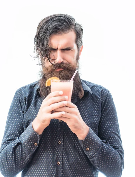 Homem barbudo com coquetel não alcoólico — Fotografia de Stock