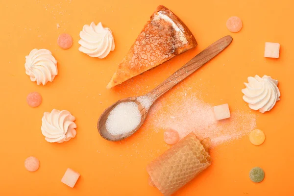Slice of apple pie with marshmallows — Stock Photo, Image