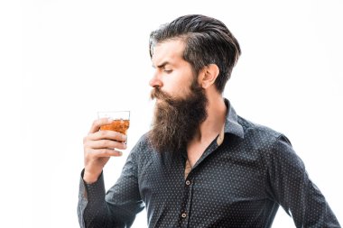 sakallı adam viski ile