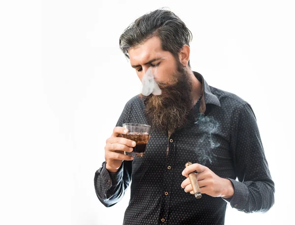 Hombre con cigarro y whisky — Foto de Stock