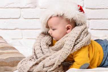 Küçük erkek çocuk.