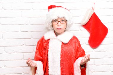 Genç, şirin Noel Baba çocuk.