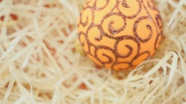 Ahşap üzerine turuncu topu arka plan fişleri