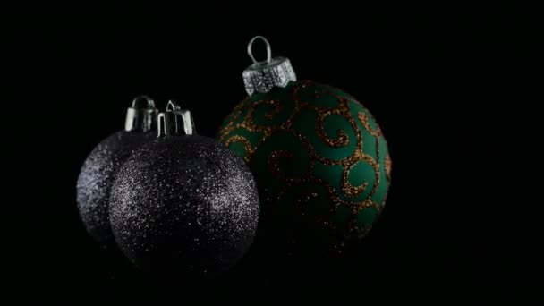 Boules colorées sur fond noir