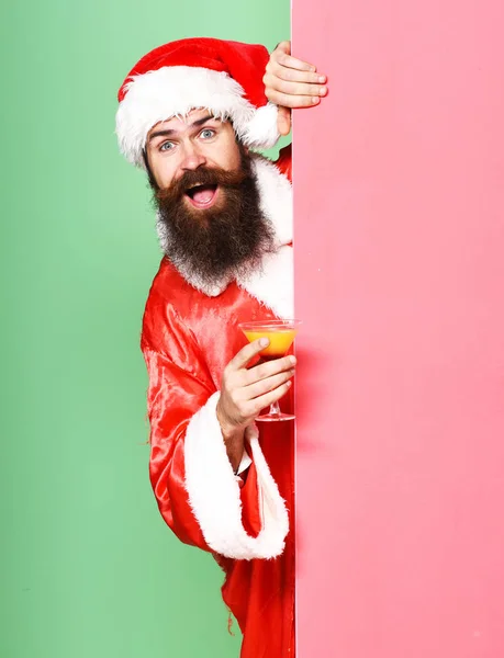 Щасливий бородатий Санта Клаус чоловік — стокове фото