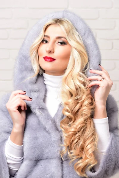 Fashionable sexy woman in fur — Stock Photo, Image