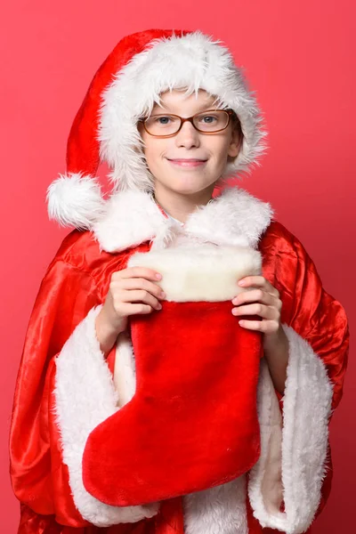 Junge süße Weihnachtsmann Junge — Stockfoto