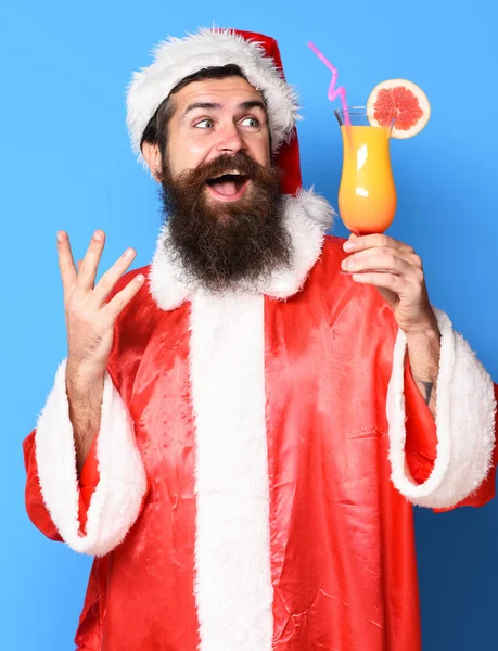 Lächelnder bärtiger Weihnachtsmann — Stockfoto