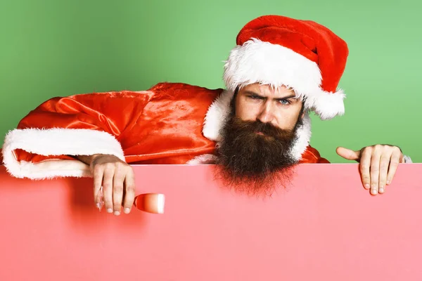 Serieuze bebaarde kerstman — Stockfoto