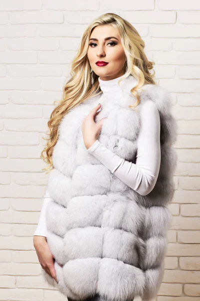 Fashionable sexy woman in fur — Stock Photo, Image