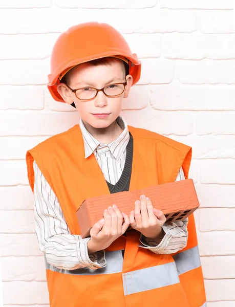 Jovem bonito construtor menino — Fotografia de Stock