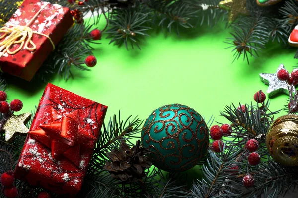 Kolorowe firry Boże Narodzenie wieniec — Zdjęcie stockowe