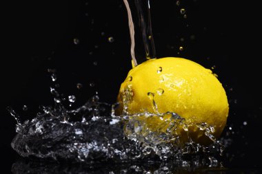 limon ve su kabarcıkları
