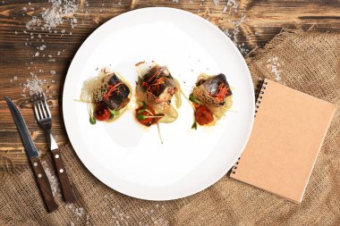 yemek Balık plaka üzerinde