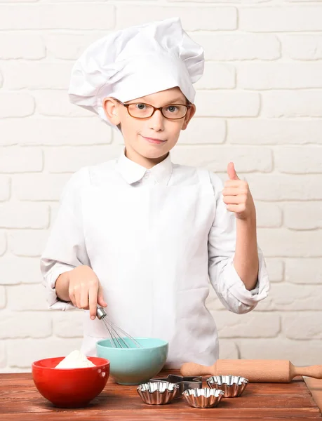 Lachende jongen schattig kok chef-kok — Stockfoto