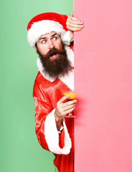 Surpreso barbudo santa claus homem — Fotografia de Stock