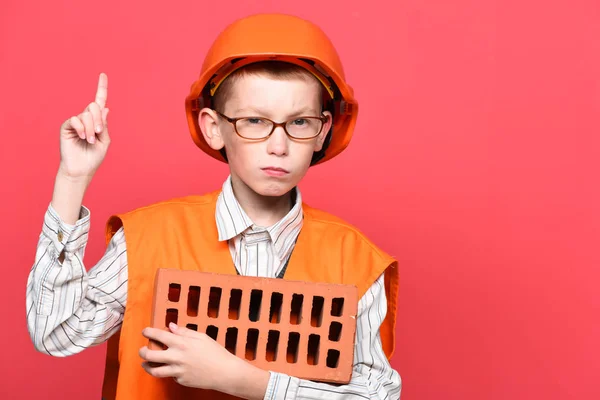 Jong schattig bouwer jongen — Stockfoto