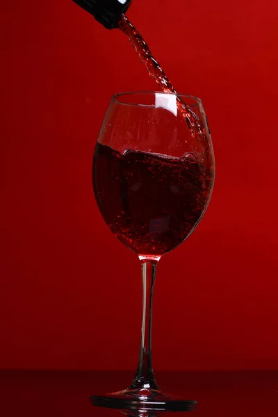 Bicchiere con vino rosso — Foto Stock
