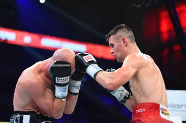 Kimliği belirsiz bir boksörler sıralaması için kavga sırasında halka