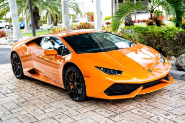 Turuncu lüks spor araba Lamborghini Aventador