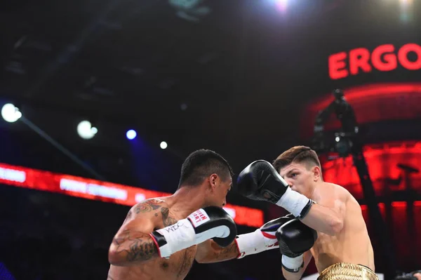 Boxeadores no identificados en el ring durante la lucha por los puntos de ranking —  Fotos de Stock