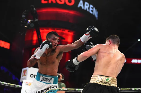 Boxeadores no identificados en el ring durante la lucha por los puntos de ranking — Foto de Stock