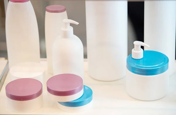 Leere Kosmetikprodukte Plastikflaschen — Stockfoto