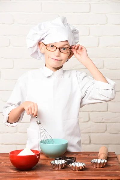 Drôle garçon mignon cuisinier chef — Photo