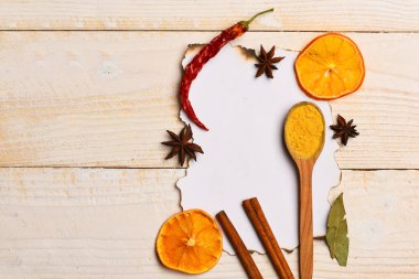 kaşığı baharat kompozisyonu