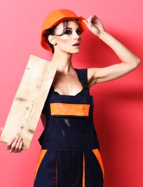 Çok tatlı seksi müteahhit kız.