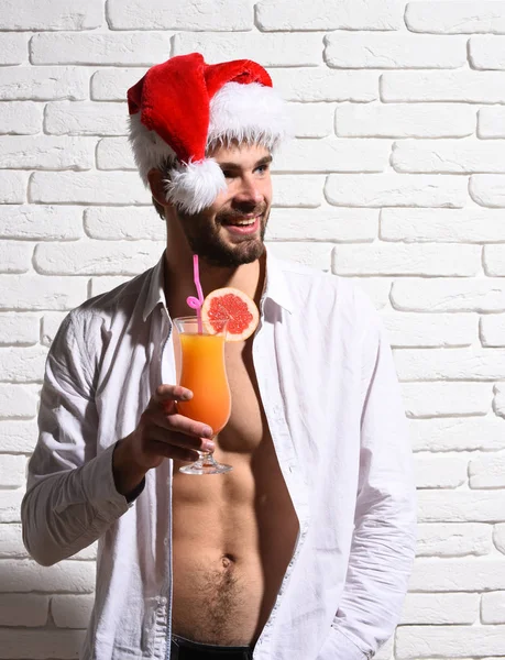英俊的胡子性感的圣诞节男人 — 图库照片