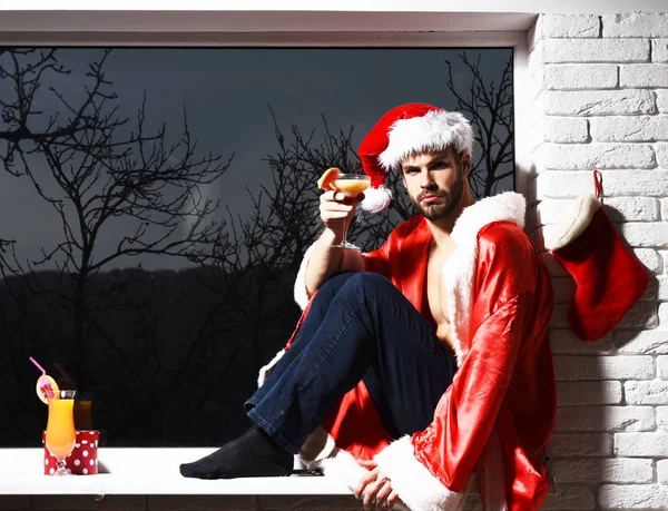 ハンサムな髭のセクシークリスマスマン — ストック写真