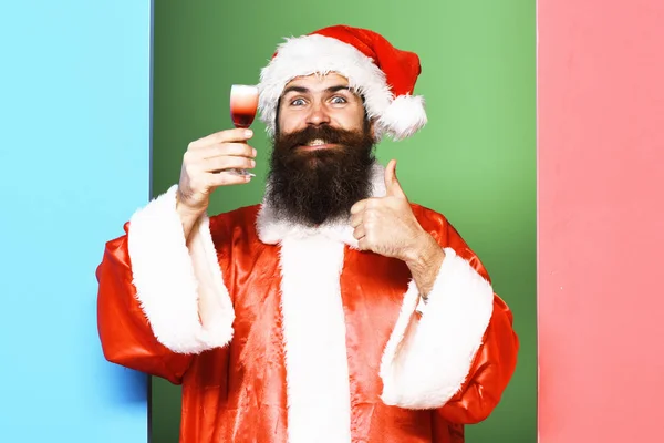 Gülümseyen sakallı Noel Baba Adam — Stok fotoğraf