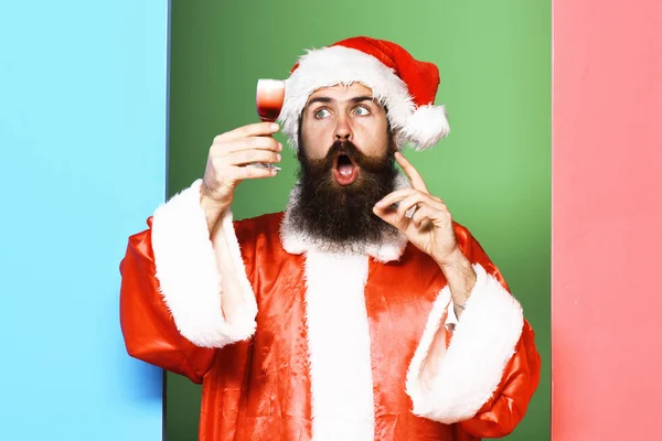 Sorpreso barbuto Babbo Natale uomo — Foto Stock