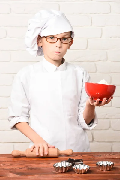 Garçon en colère cuisinier mignon chef — Photo