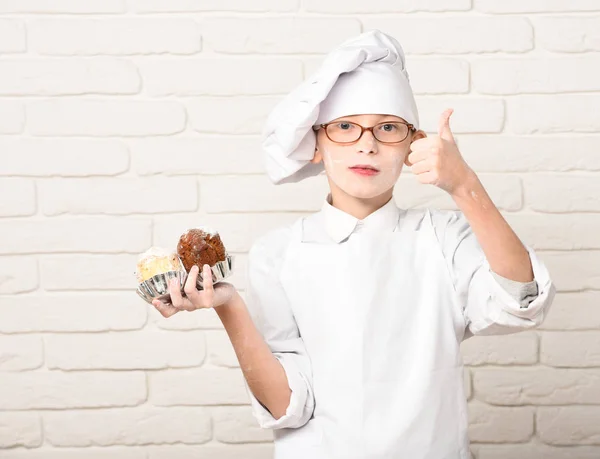 Λεκιασμένο χαριτωμένο μάγειρας αγόρι — Φωτογραφία Αρχείου