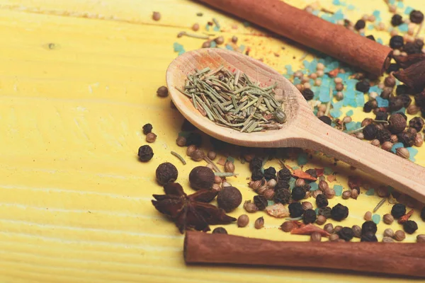 Especiarias coloridas aromáticas — Fotografia de Stock