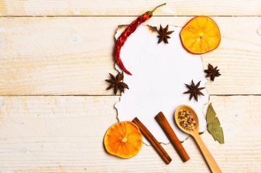 kaşığı baharat kompozisyonu