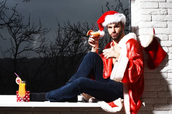 ハンサムな髭のセクシークリスマスマン — ストック写真