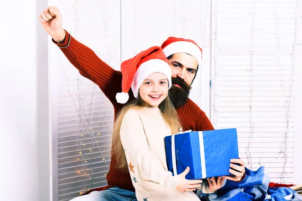 Père Noël homme avec fille blonde — Photo