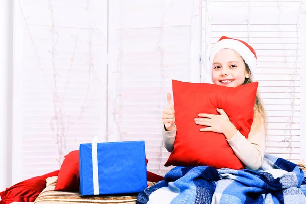 금발 여자와 함께 산타 남자 — 스톡 사진