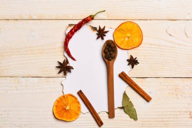 kaşığı baharat kompozisyonu