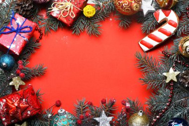 Renkli ilk yılbaşı çelengi