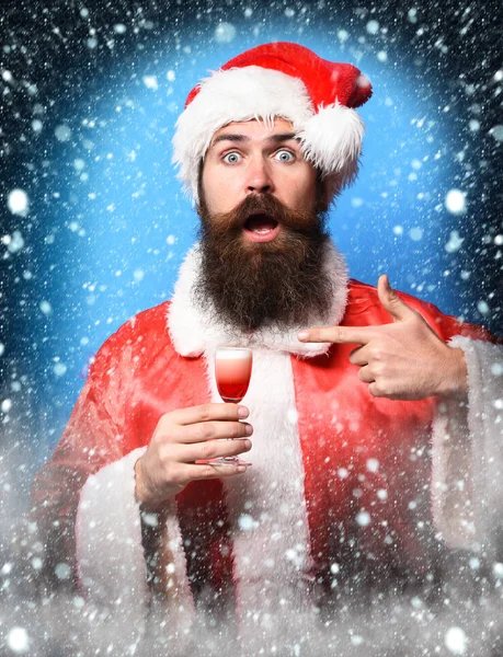 Pohledný vousatý Santa Claus muž — Stock fotografie